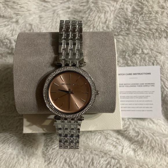 Reduced! NWT Authentic Michael Kors Watch - Picture 2 of 13